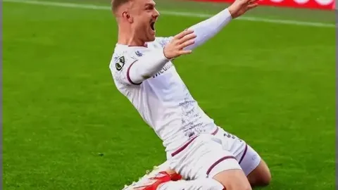 汤神回归勇士担任替补，前库里队友再现30+18神勇表现！